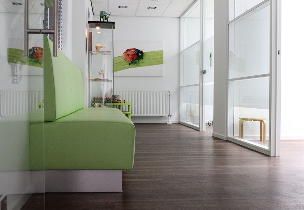 E-build_mondzorg graafstroom_wachtruimte-2